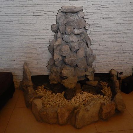 Hotel Konsky Dvor à Brzotín Extérieur photo