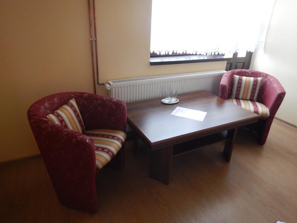 Hotel Konsky Dvor à Brzotín Chambre photo