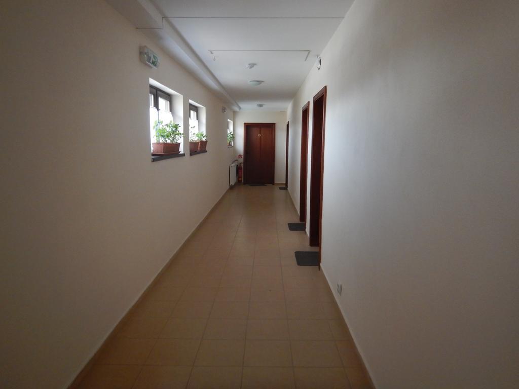 Hotel Konsky Dvor à Brzotín Extérieur photo