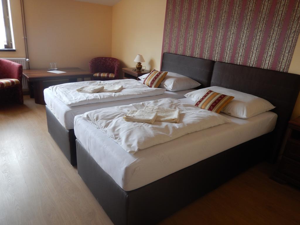 Hotel Konsky Dvor à Brzotín Chambre photo
