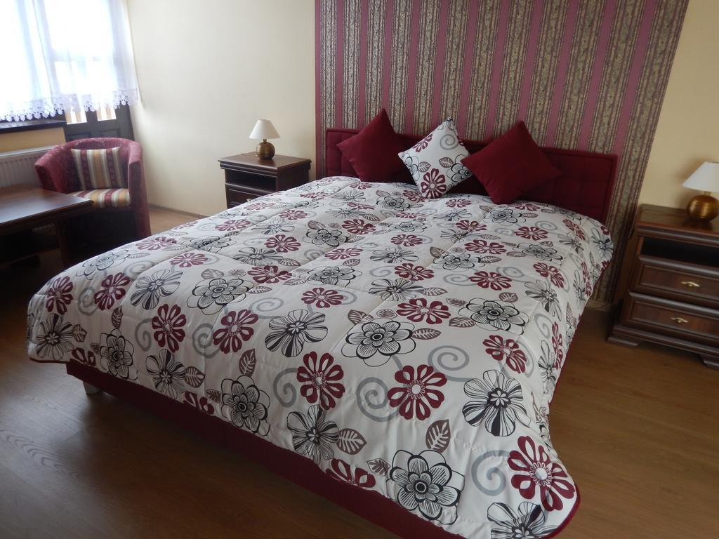 Hotel Konsky Dvor à Brzotín Chambre photo